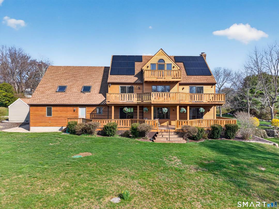 3 bedroom Colonial home with 2.