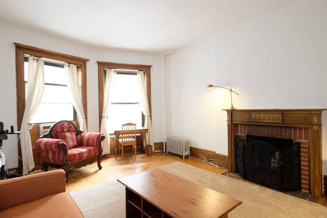 Don t miss out on this wonderful opportunity to rent this well proportioned one bedroom one bathroom, floor through apartment.