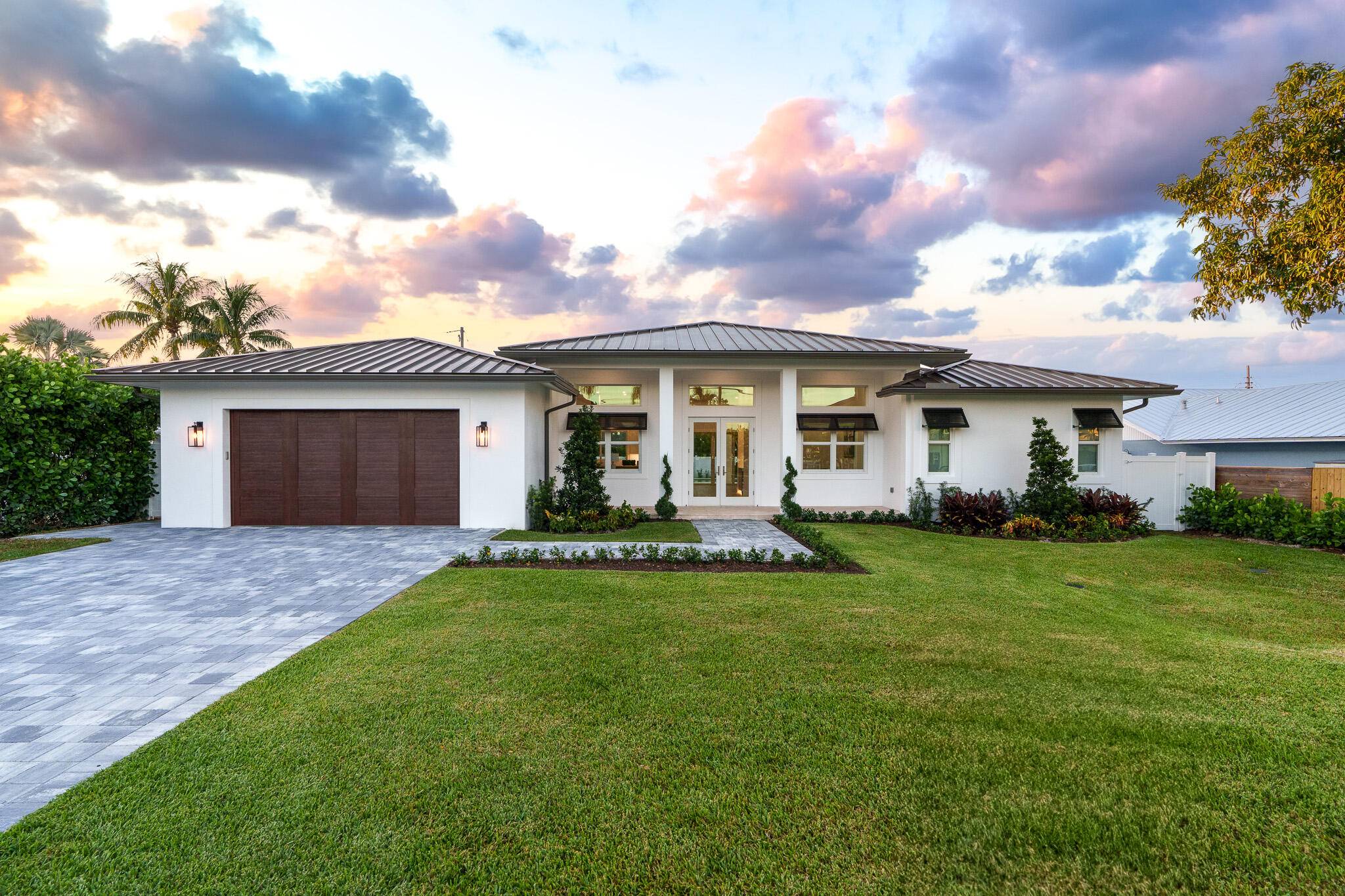 Welcome to your dream home in the highly desirable Chapel Hill neighborhood !