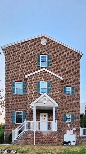 2013 Built ! ! Located in a booming yet peaceful area, this spacious unit offers an open living space filled with natural light.