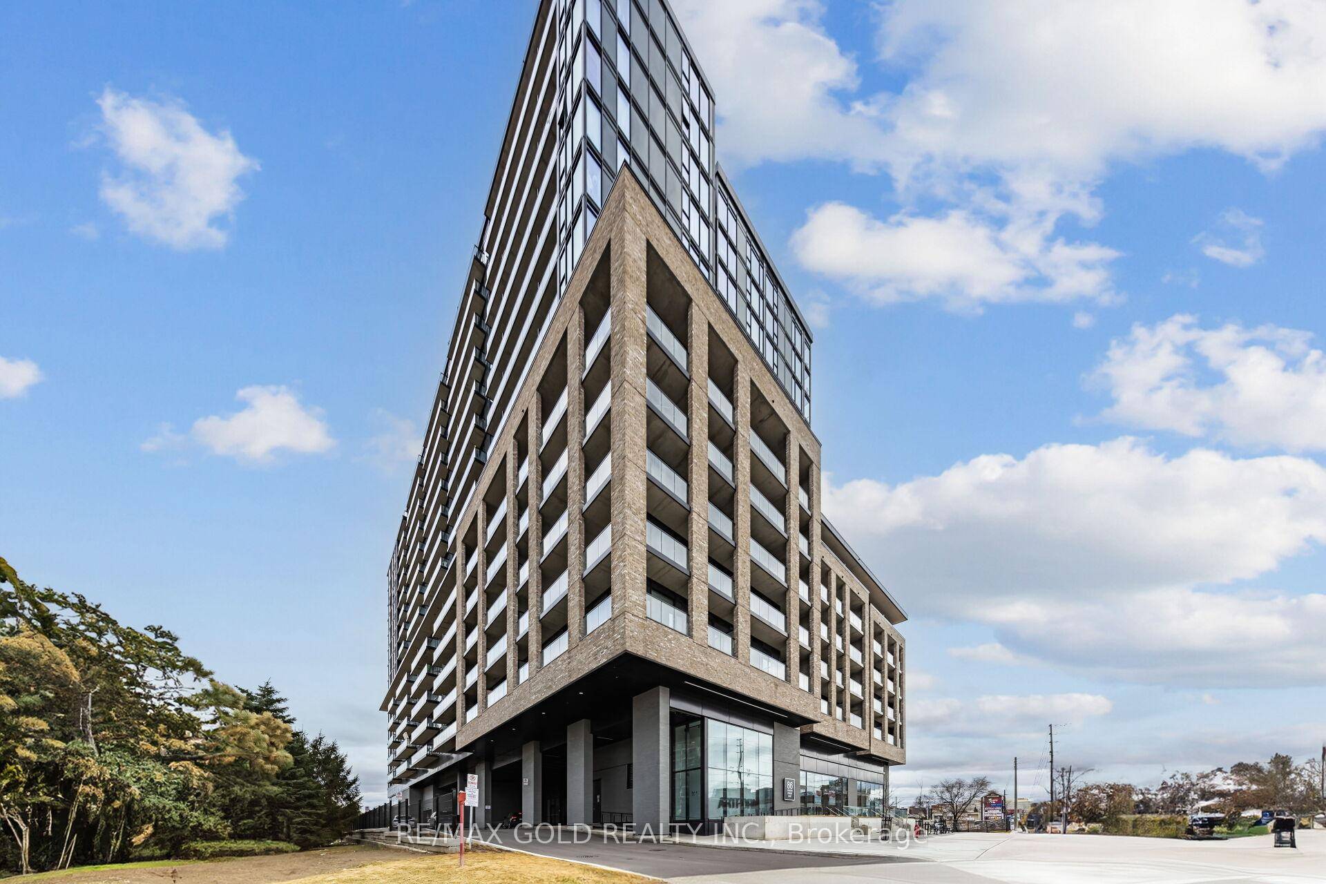 Perfectly situated at the prime intersection of Hurontario amp ; Dundas in Cooksville, this stunning condo offers unmatched connectivity, just minutes from the future Hurontario LRT amp ; BRT stops.