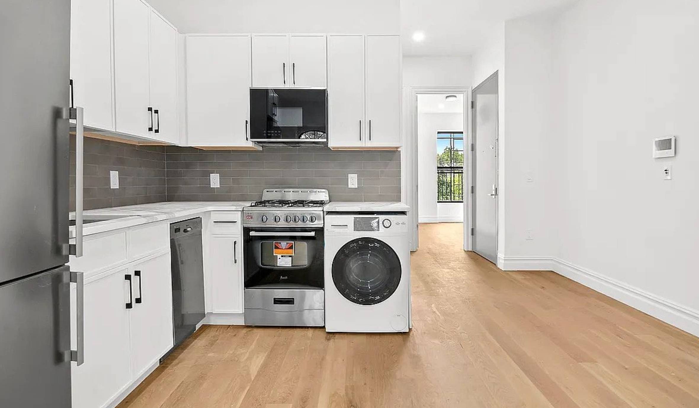 Welcome to 554 Putnam Ave, a gorgeous brownstone situated in the heart of Bedstuy !