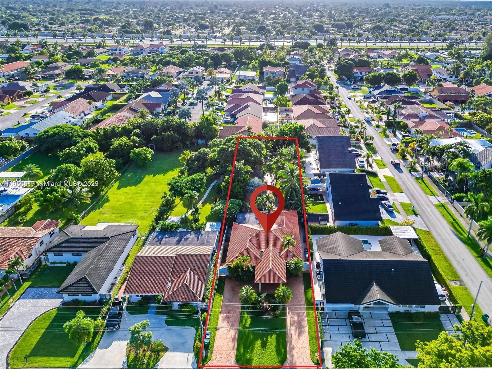 BEAUTIBEAUTIFULL HOUSE FOR SALE IN A GREAT LIVING AREA, this stunning single family home is the epitome of Location, and much more !