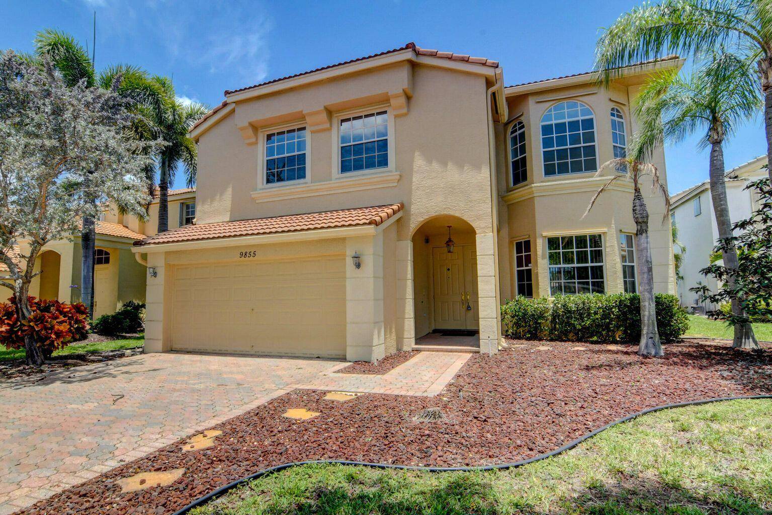 0lympia large Minto Vizcaya model w Beautiful staircase !