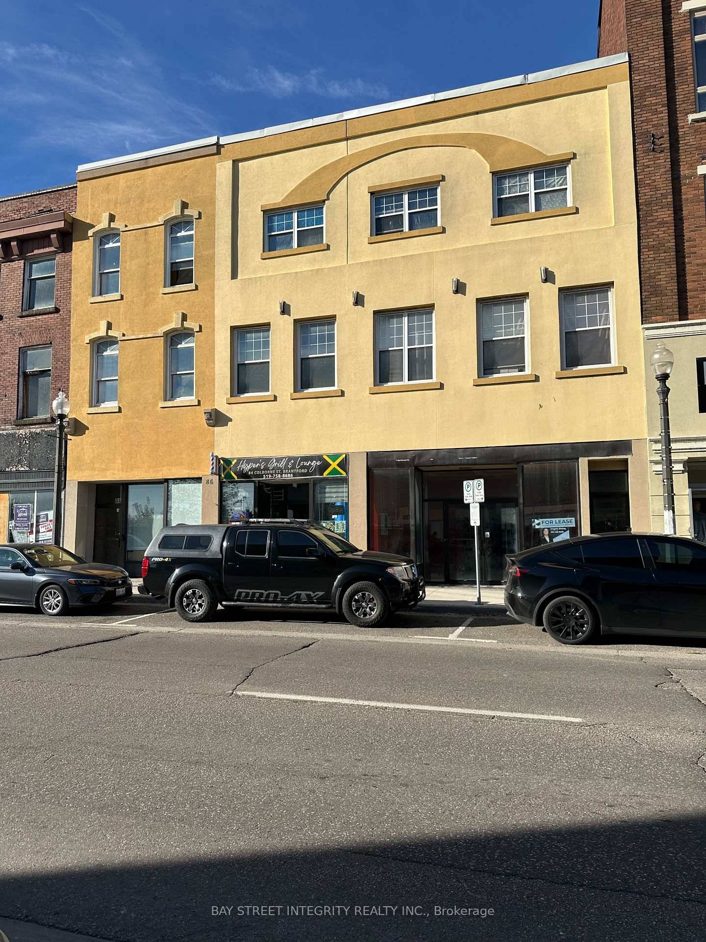 Newly Renovated 2 bedroom Apartment Offers Modern Finishes, Upscale Amenities And Convenience.