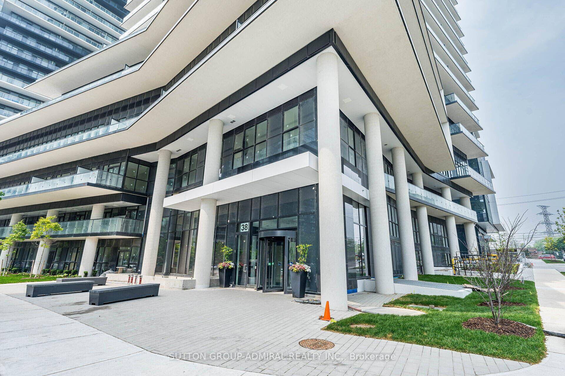 Spectacular View of city skyline and lake, Brand New South East Corner Suite contains a full wrap around S E facing balcony and has unobstructed views of both down town ...