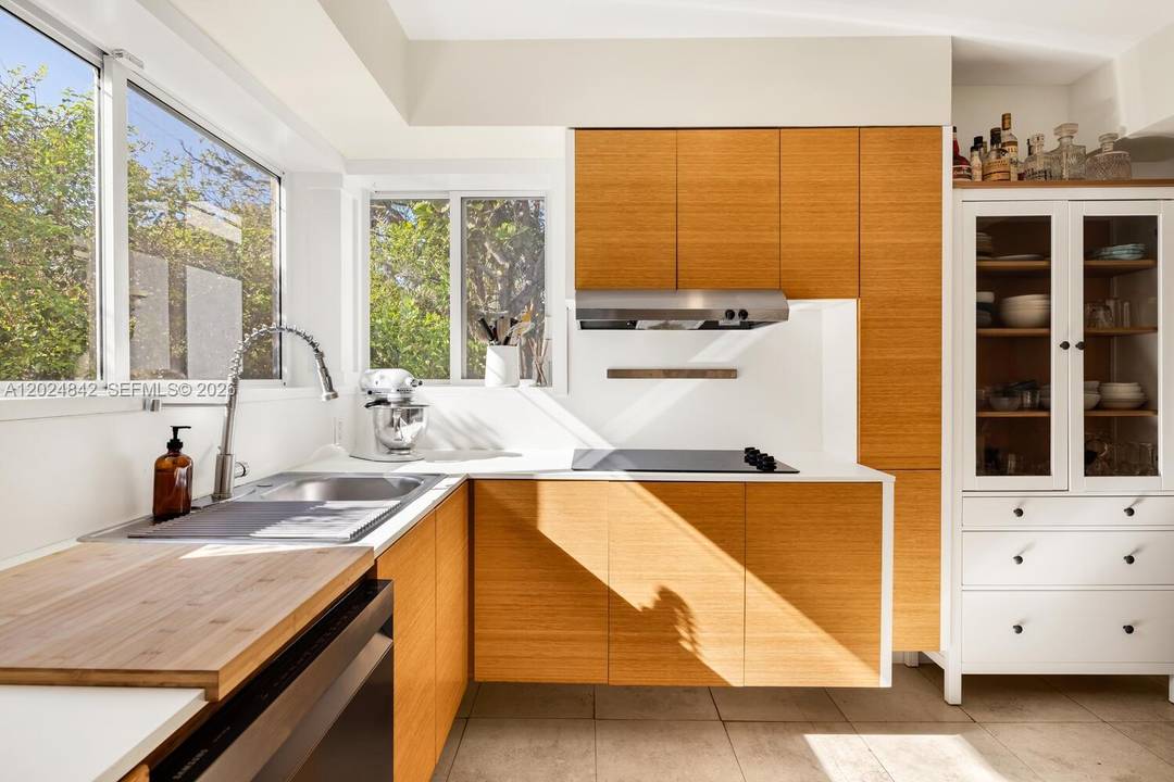 Welcome to Casa Azul, a Buena Vista gem with early mid century character, refreshed for contemporary living.
