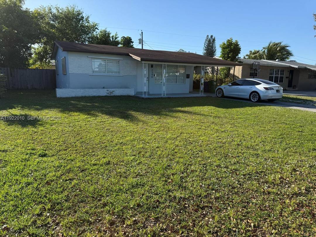 Well maintained home located in Miramar with recent interior updates.
