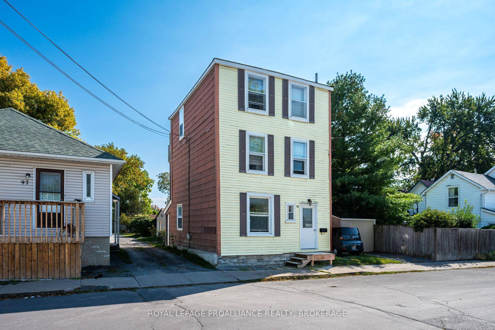 Fantastic investment opportunity with this turn key amp ; well maintained Downtown Kingston Triplex located close to Queens University, many downtown amenities amp ; KGH.