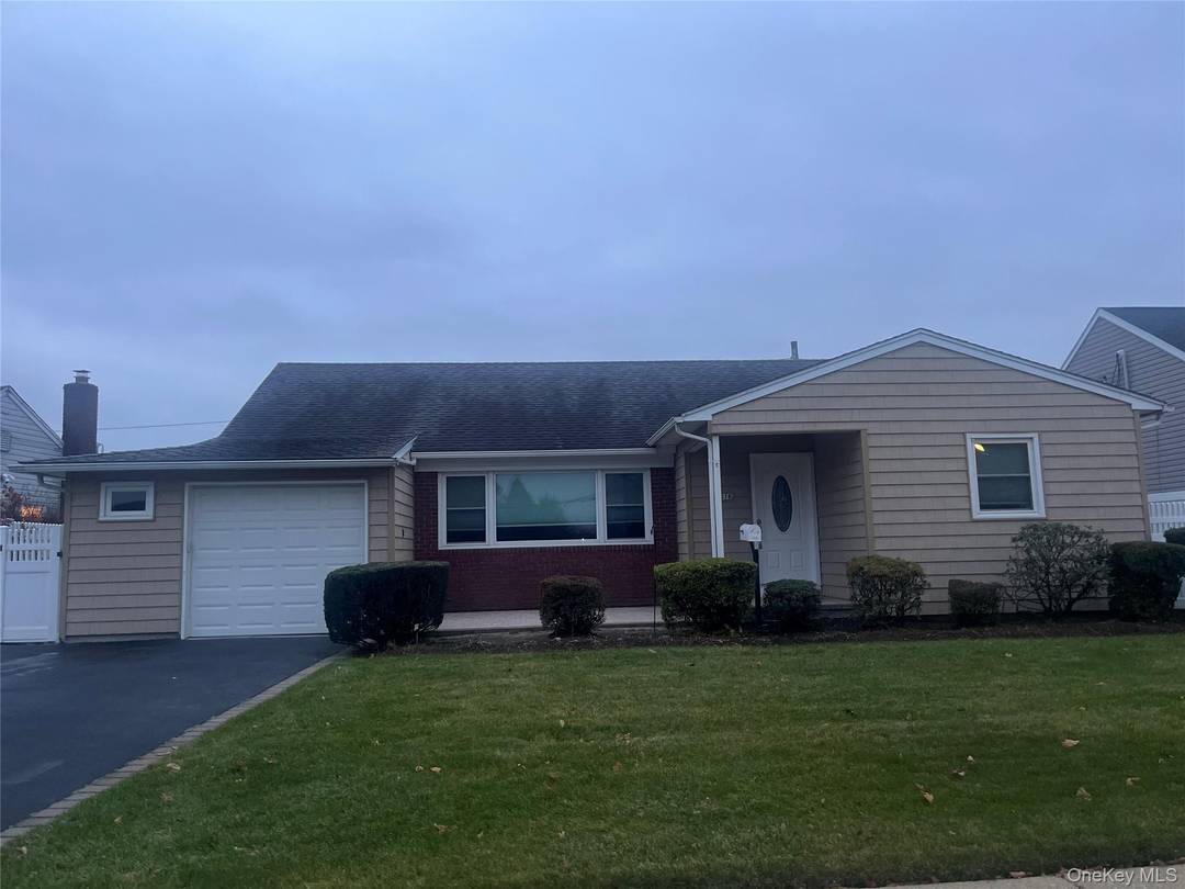 Available now ! Freshly painted whole house rental in Wantagh featuring 3 bedrooms, 2 full baths, hardwood floors throughout living room, dining room.
