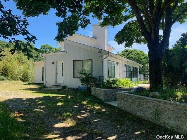 SUMMER BY THE BAY This 2500 square foot contemporary home is a great value in Hamptons Summer rentals.