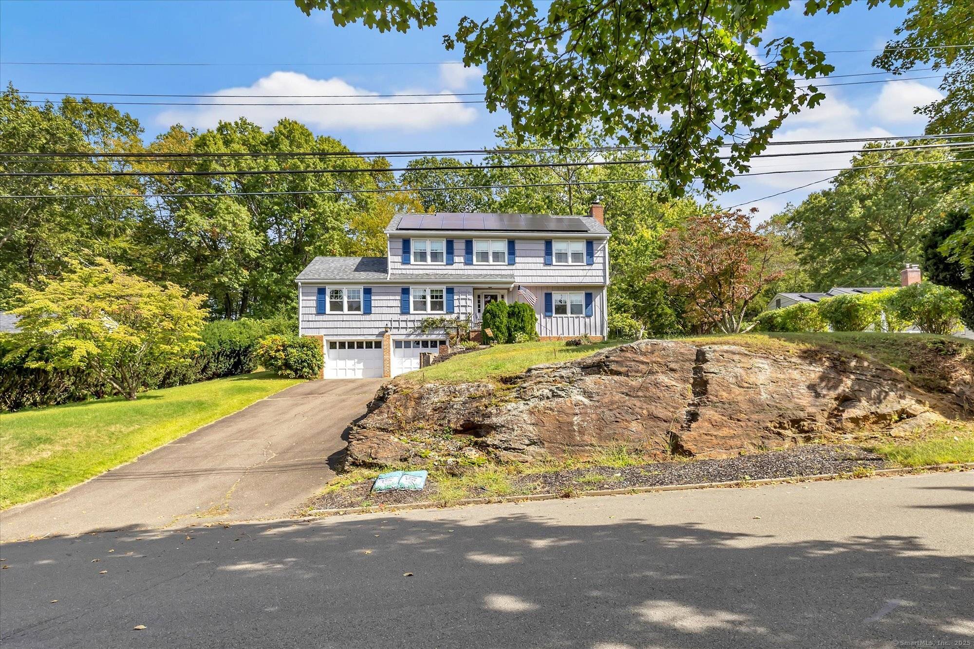 Welcome to your dream home in the heart of Stratfield Village !