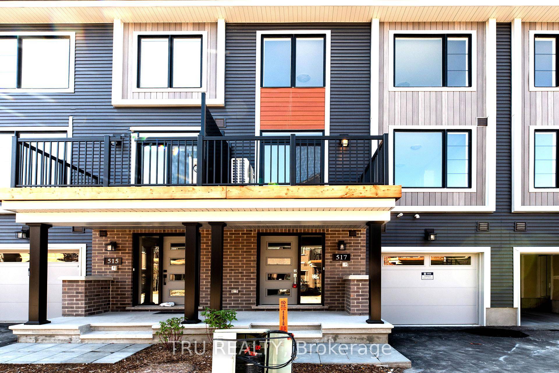 Welcome to 517 Woodlily Private, a brand new Minto Burnaby townhome in the desirable Arcadia community of Kanata, within the Earl of March High School district.