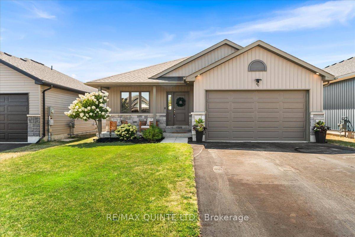 This beautifully maintained bungalow offers the perfect blend of modern design and family friendly living.