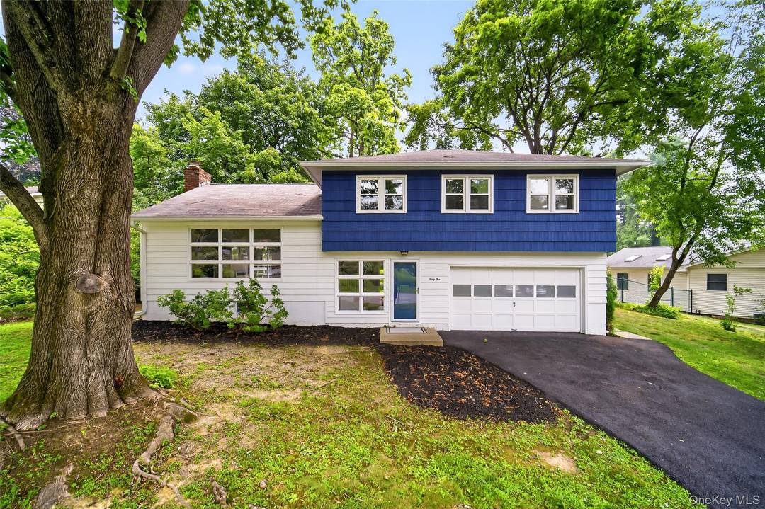 BACK ON MARKET ! DEAL FELL THRU !