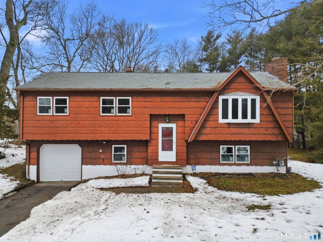 Welcome to 11 Somersett Drive, a lovely original owner home situated in one of the most desirable neighborhoods in Pawcatuck.