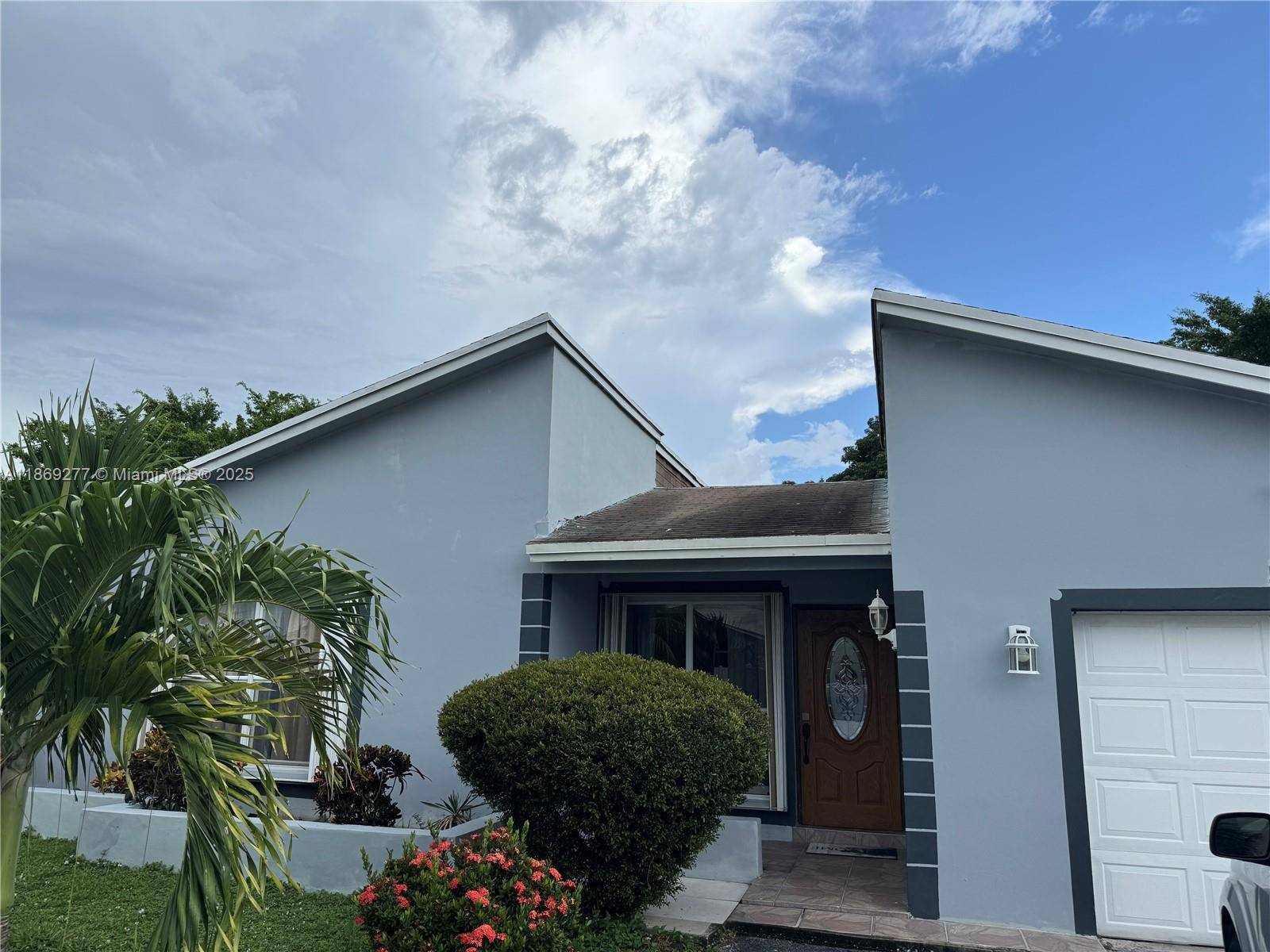 Large single family home with large bedrooms.