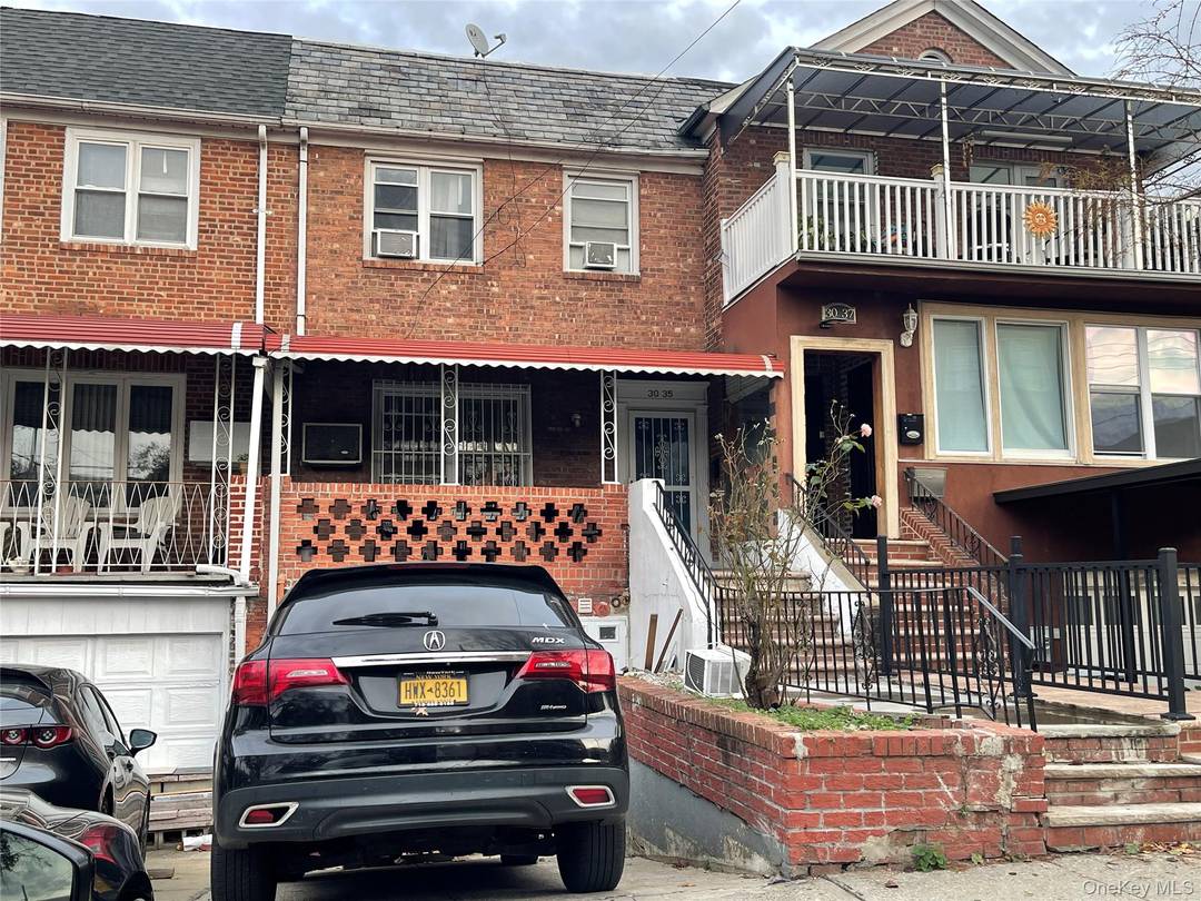Welcome to this charming brick single family home located in the heart of East Elmhurst !