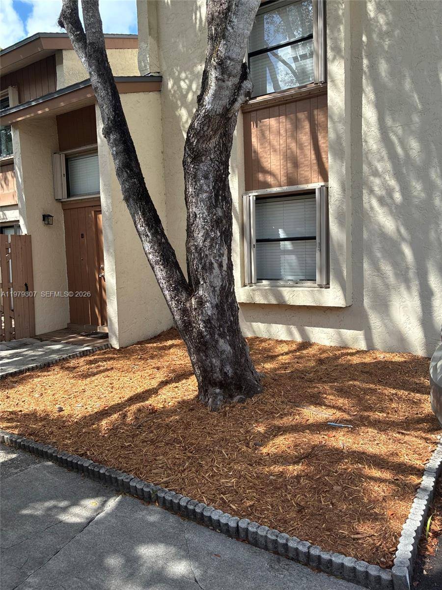 HIGHLY DESIRABLE SABAL CHASE Completely remodeled 1480 sq ft.