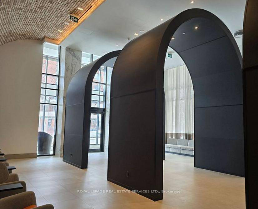 Experience modern urban living at X02 in this brand new well designed 1bedroom plus den 2 bath condo at the edge of Liberty Village and King West neighbourhoods.