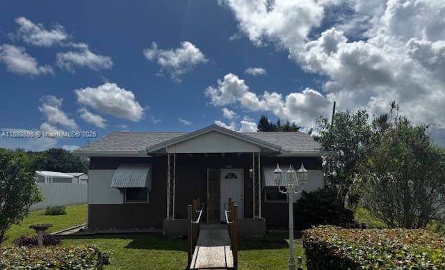 This charming 2 bedroom, 1 bath home is perfect for first time home buyers.
