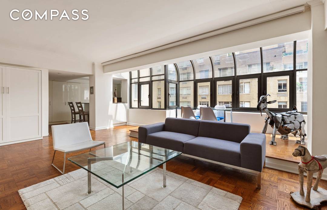 ESTATE SALE Bright amp ; Spacious One Bedroom with Stunning Solarium !