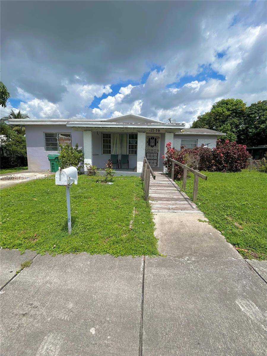 Investor Special ! ! ! ! This charming 3 bedroom 1 bathroom single family home is located in the heart of Miami and is ready for it's new project manager ...