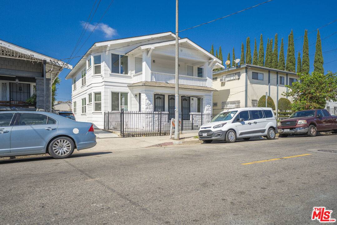 1233   Fedora St 8BR La