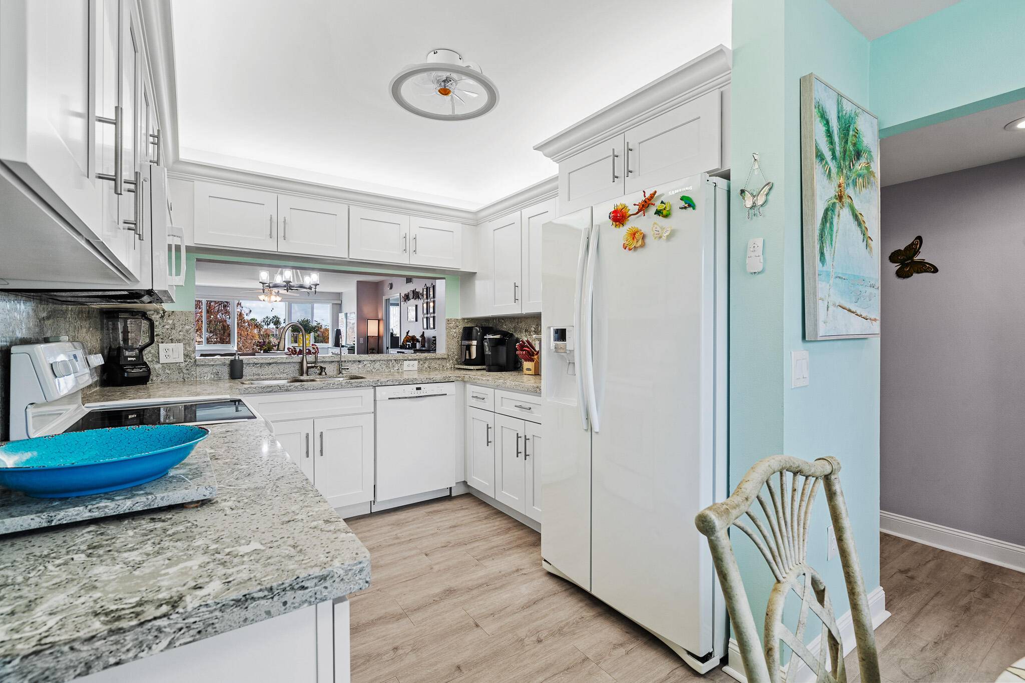 Welcome home to this beautifully furnished turnkey condo.