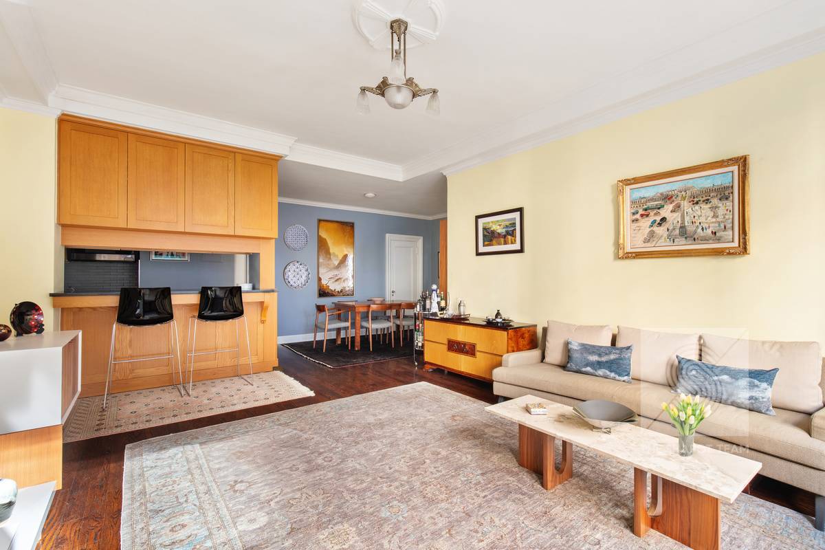 If quintessential, Upper West Side classic charm and character is your style but your contemporary lifestyle longs for up to date conveniences, then look no further.