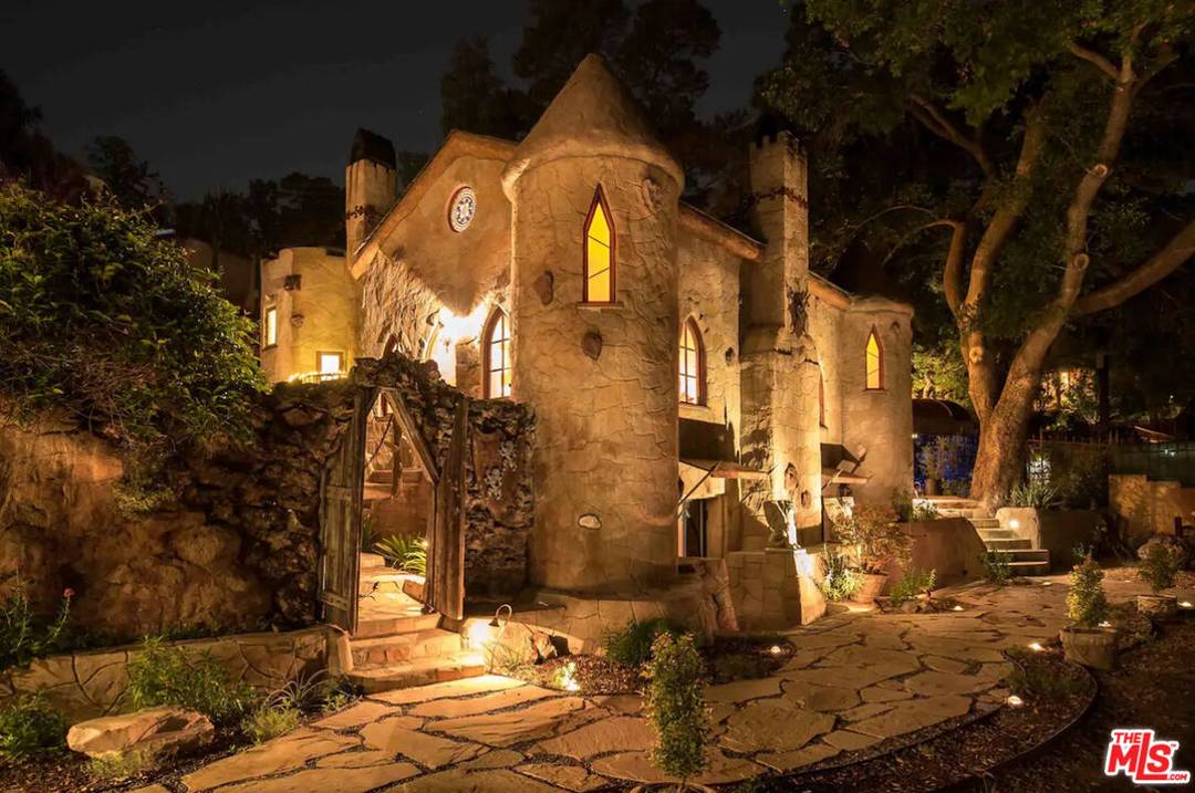 8978   Wonderland Ave 3BR Hollywood Hills East La