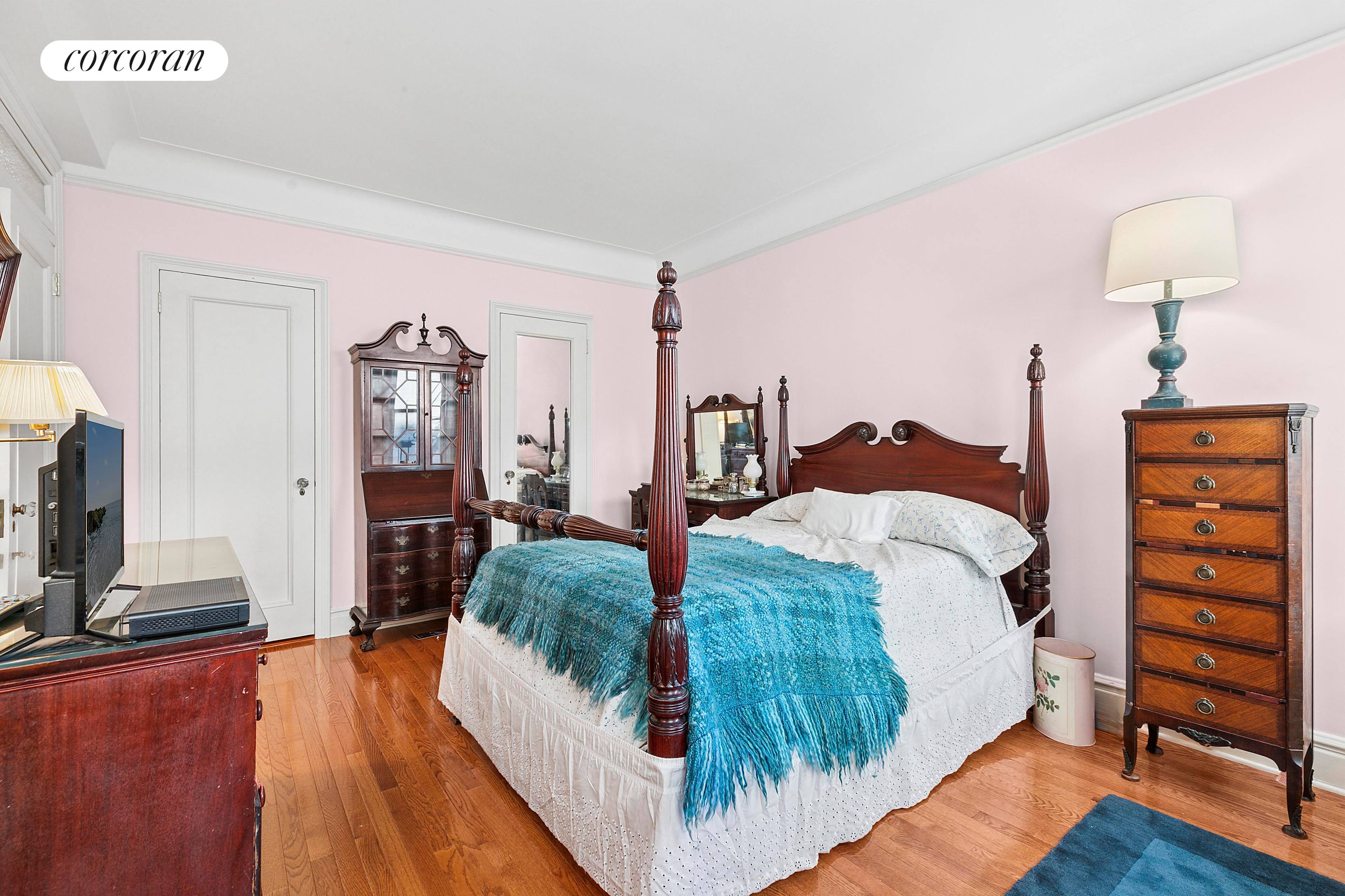 QUIET AND SPACIOUS TWO BEDROOM NEXT TO CENTRAL PARK !