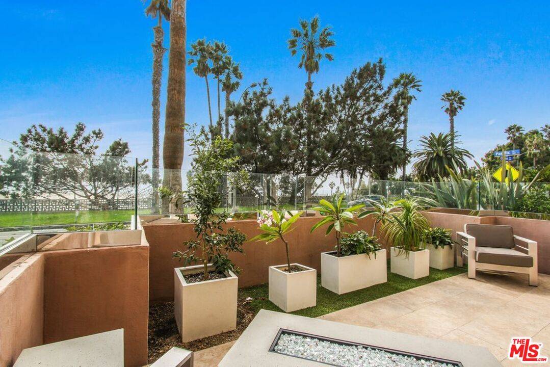 2203   Ocean Ave 2BR Santa Monica La