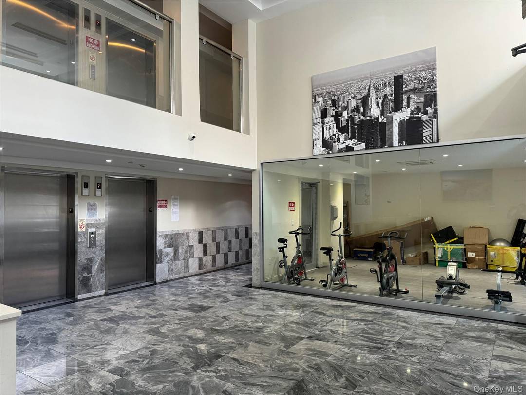 Mint condition 1 bed 1 bath Condo at Rego Park A Must see !