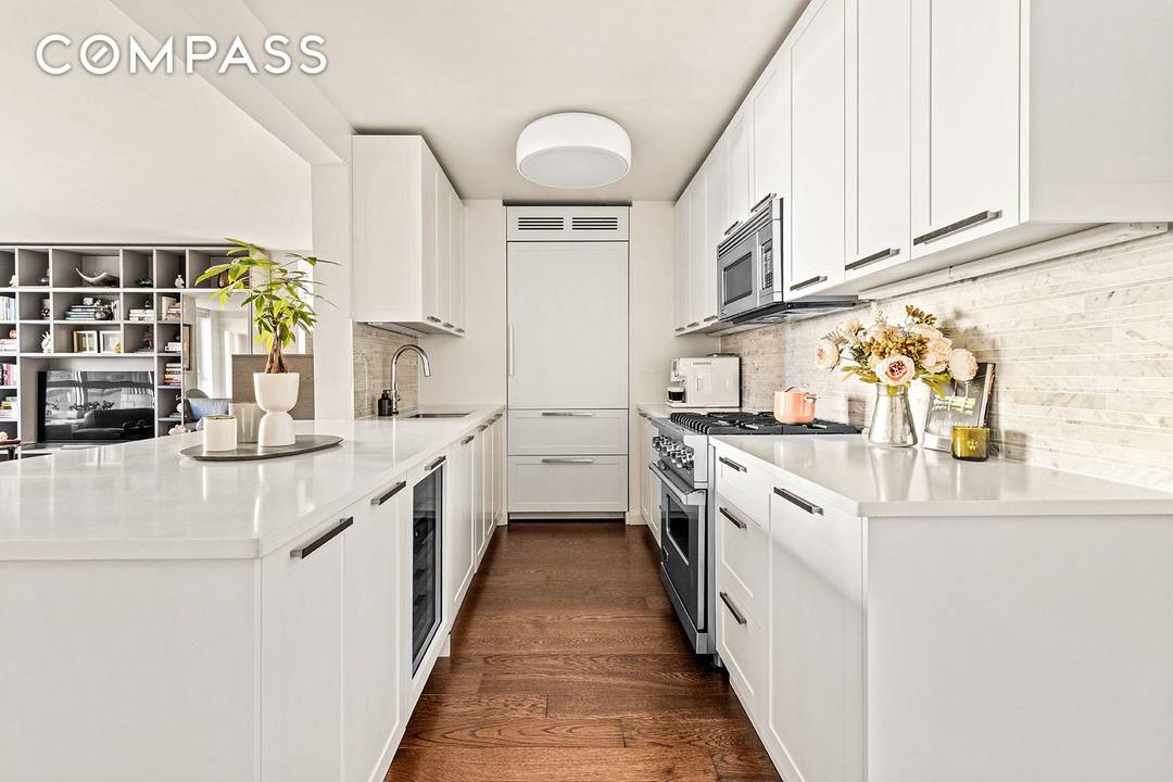 RARE GEM AT CARNEGIE PARK A rare offering at the prestigious Carnegie Park Condominium, this exquisite three bedroom, three bathroom residence epitomizes refined Upper East Side living.