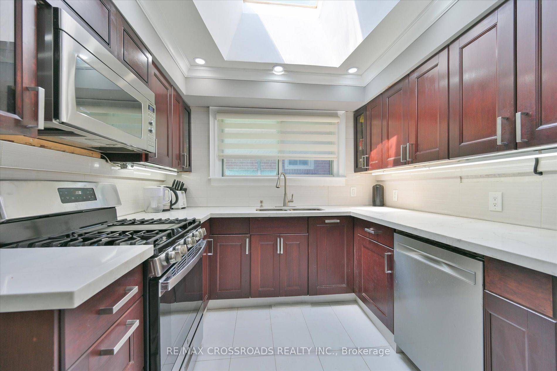 Fabulous 4 level sidesplit with double garage !