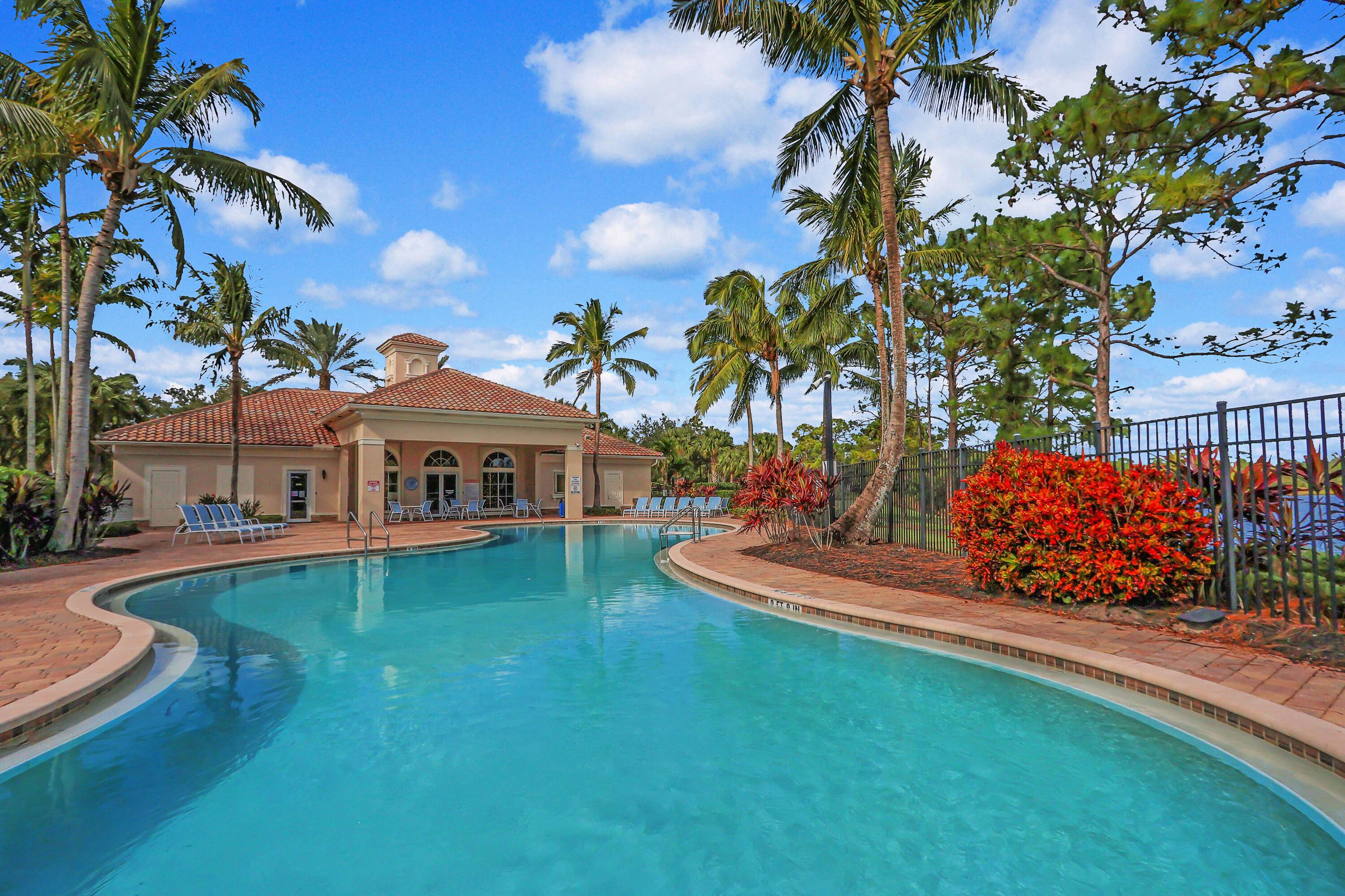 SPECIAL FINANCING AVAILABLE LAKEFRONT !