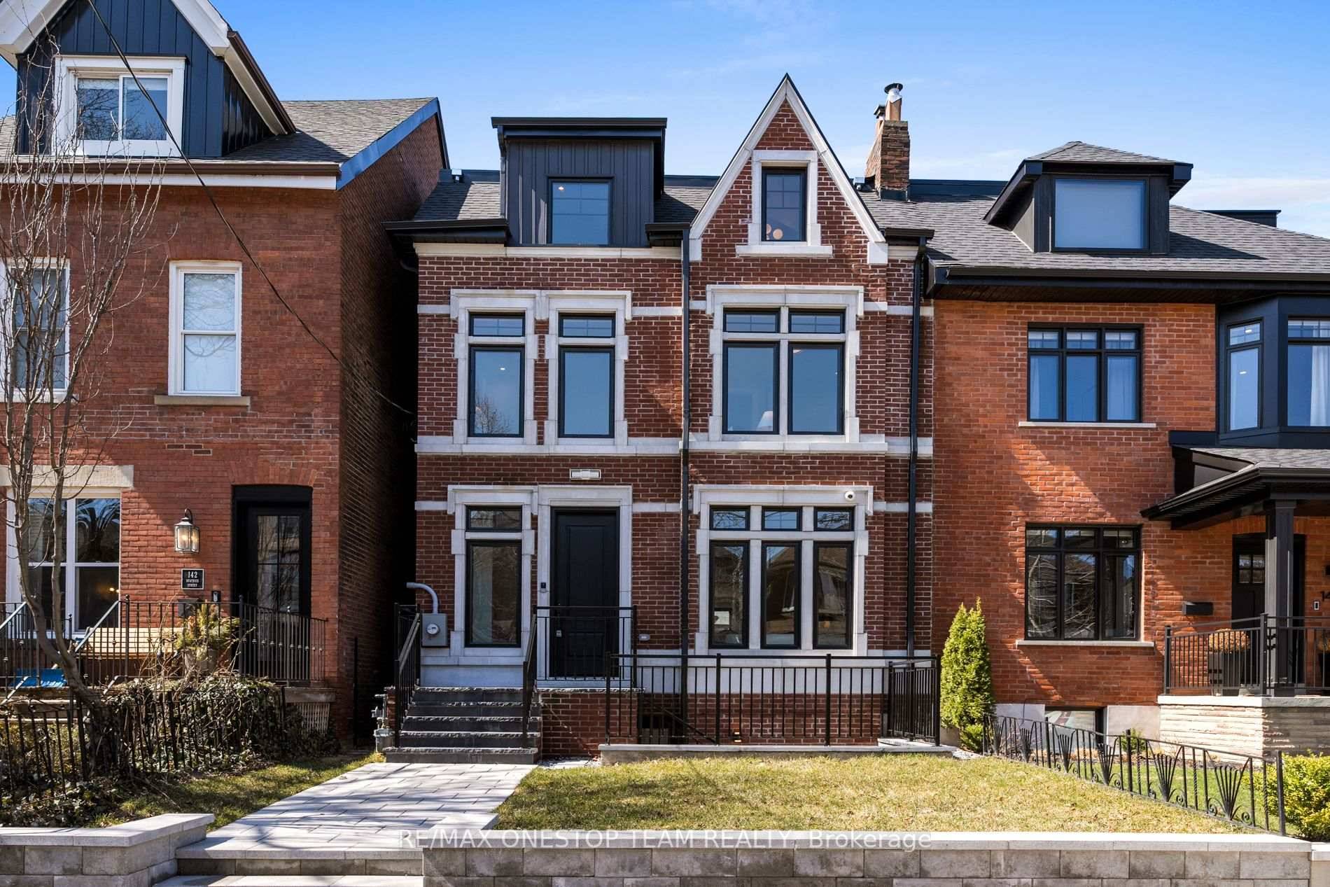 Welcome to this exquisitely renovated gem nestled at the top of Trinity Bellwoods Park, right in the heart of vibrant Little Italy.