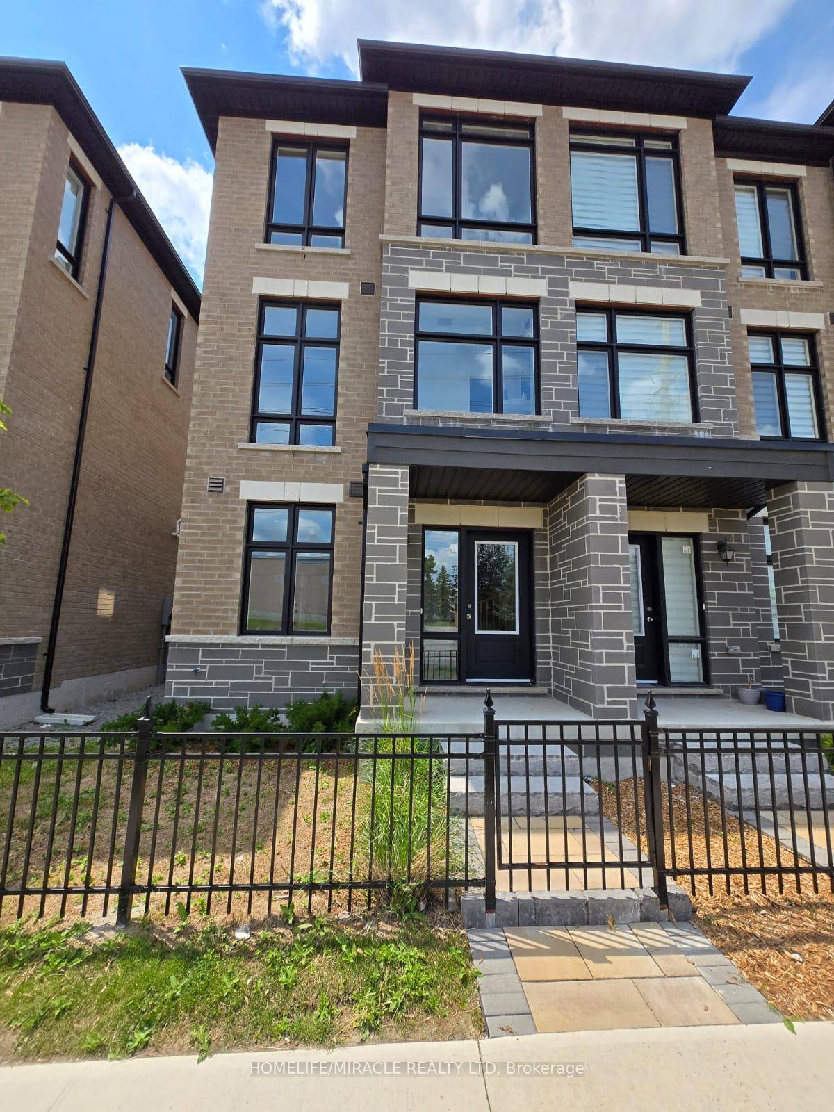 Beautiful and modern 3 storey end unit townhouse located in a sought after area of Oshawa.
