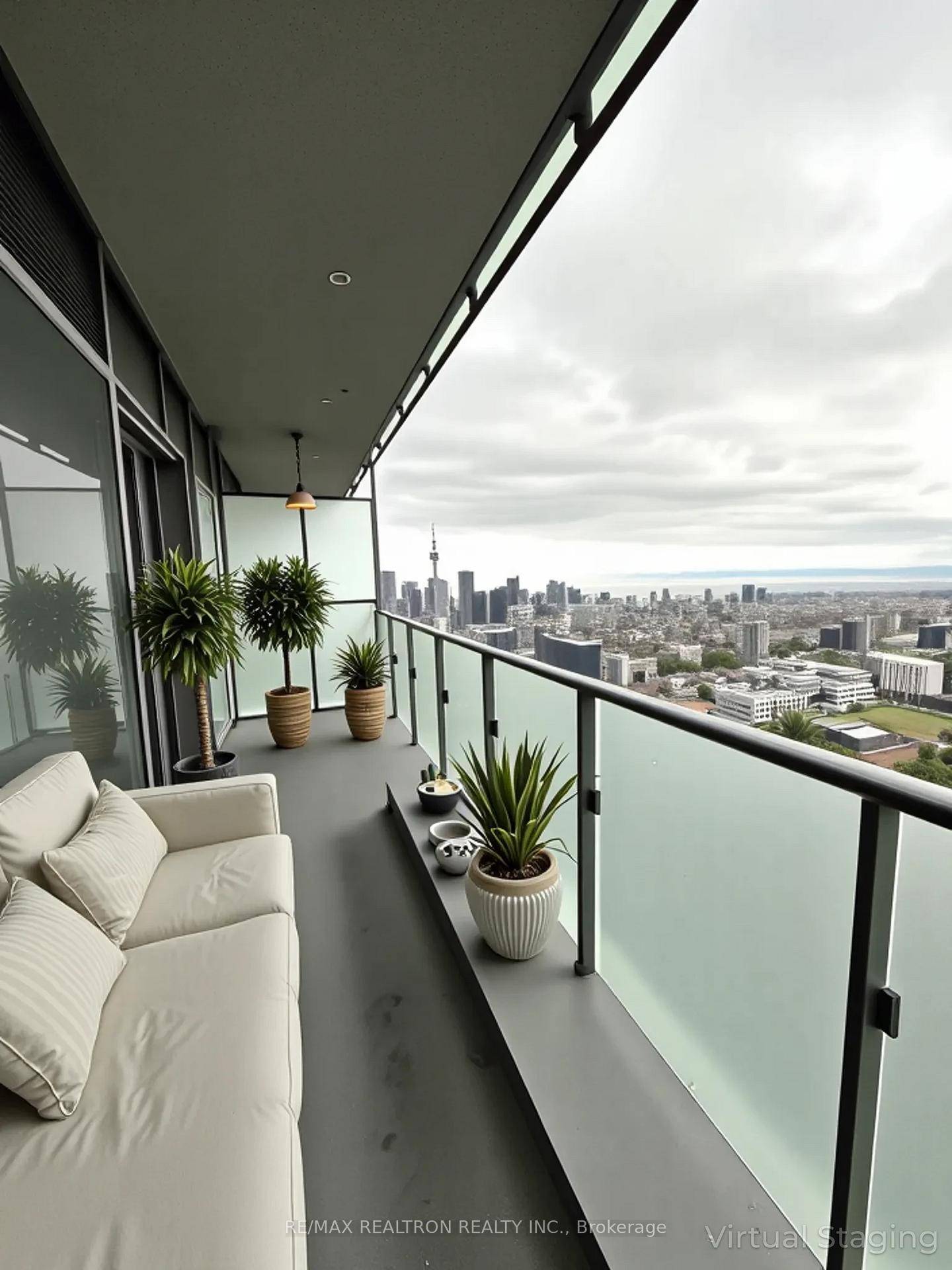 Luxury Penthouse, 1 Bedroom Suite At Prestigious U Condominiums.