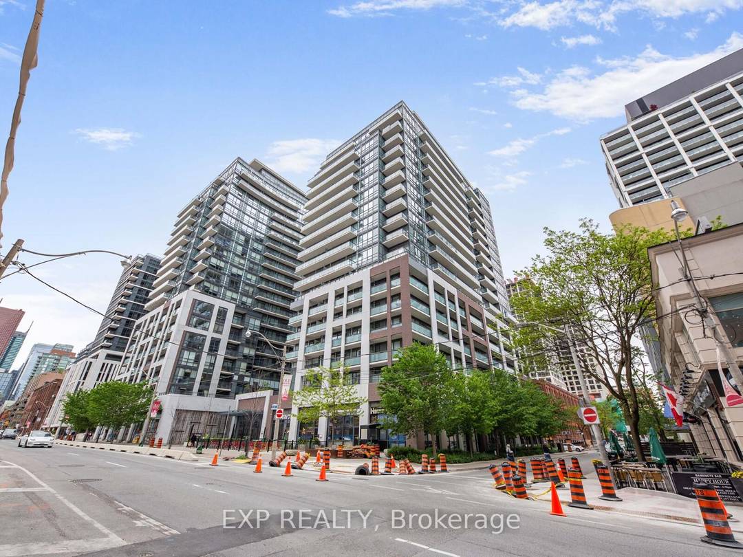 Welcome to 460 Adelaide St E Unit 833, a Fully Furnished modern 2 bedroom, 2 bathroom condo offering 783 sq.