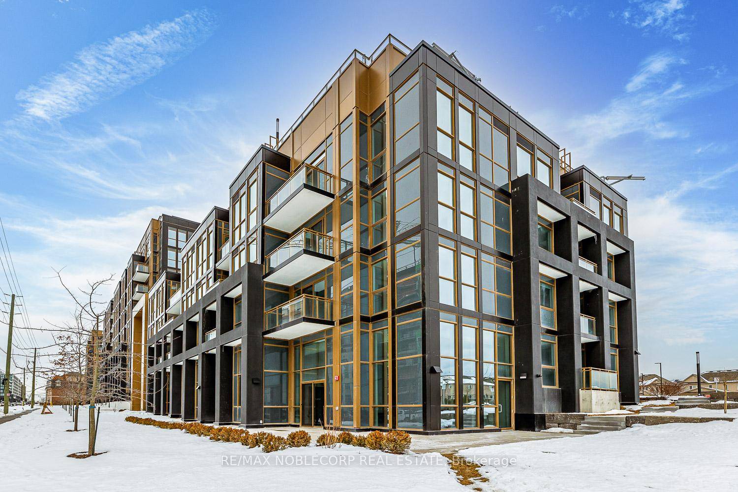 Welcome to this charming corner unit condo that offers both comfort and convenience in a sought after Oakville neighborhood.