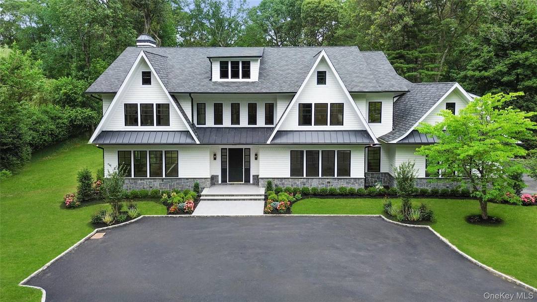 Brookville New Construction 63 Fruitledge Road offers an unparalleled lifestyle of luxury on Long Island's Gold Coast.