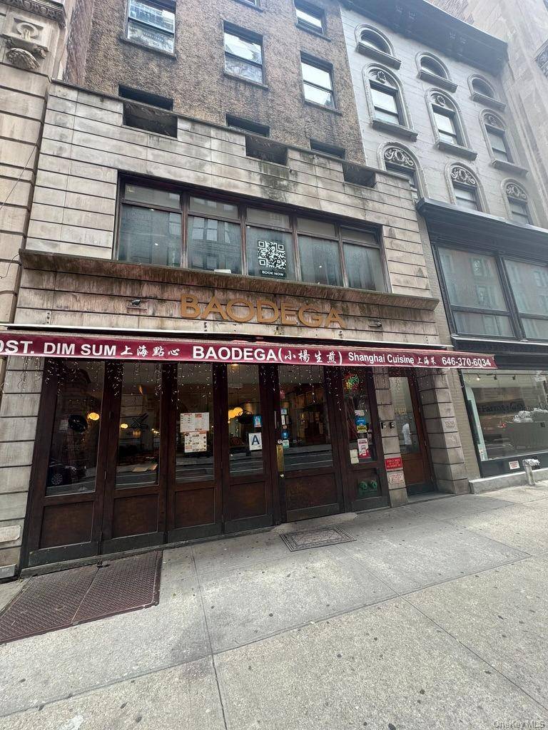 Discover this versatile 900 sq.