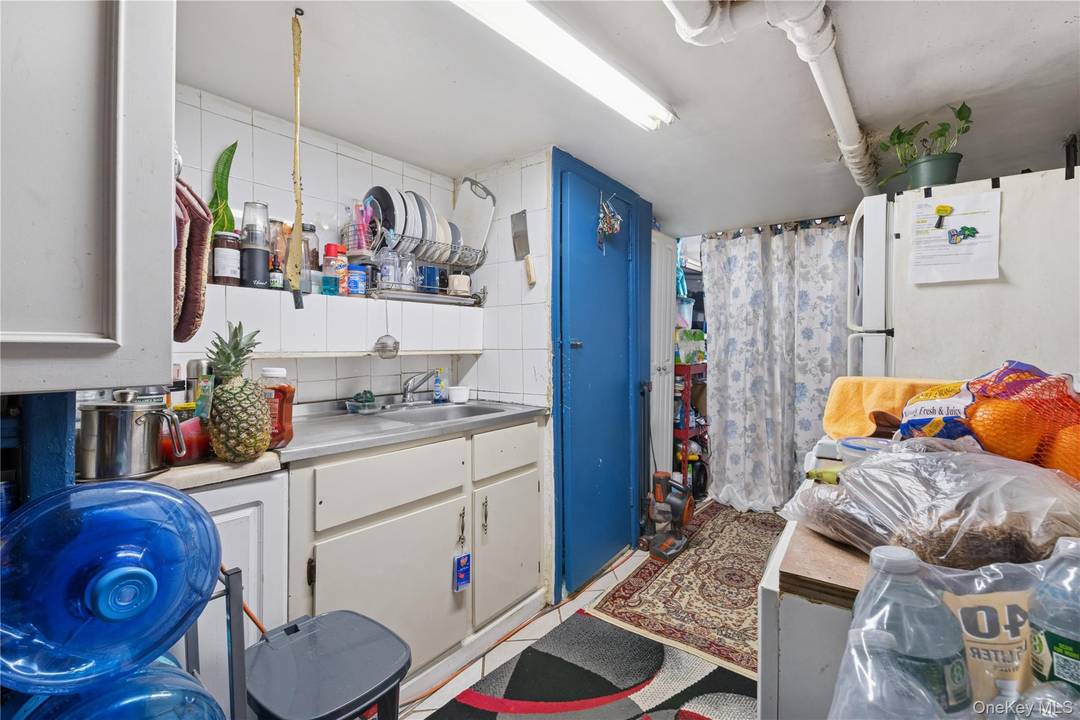 Fantastic investment opportunity legal 4 family in prime location !