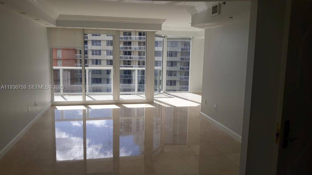 Beautiful flow through unit located in upscale beachfront building in the heart of Sunny Isles.