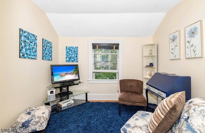 Located in a sought after neighborhood, Enjoy picturesque walks at Glover Cleveland Park right down the street !