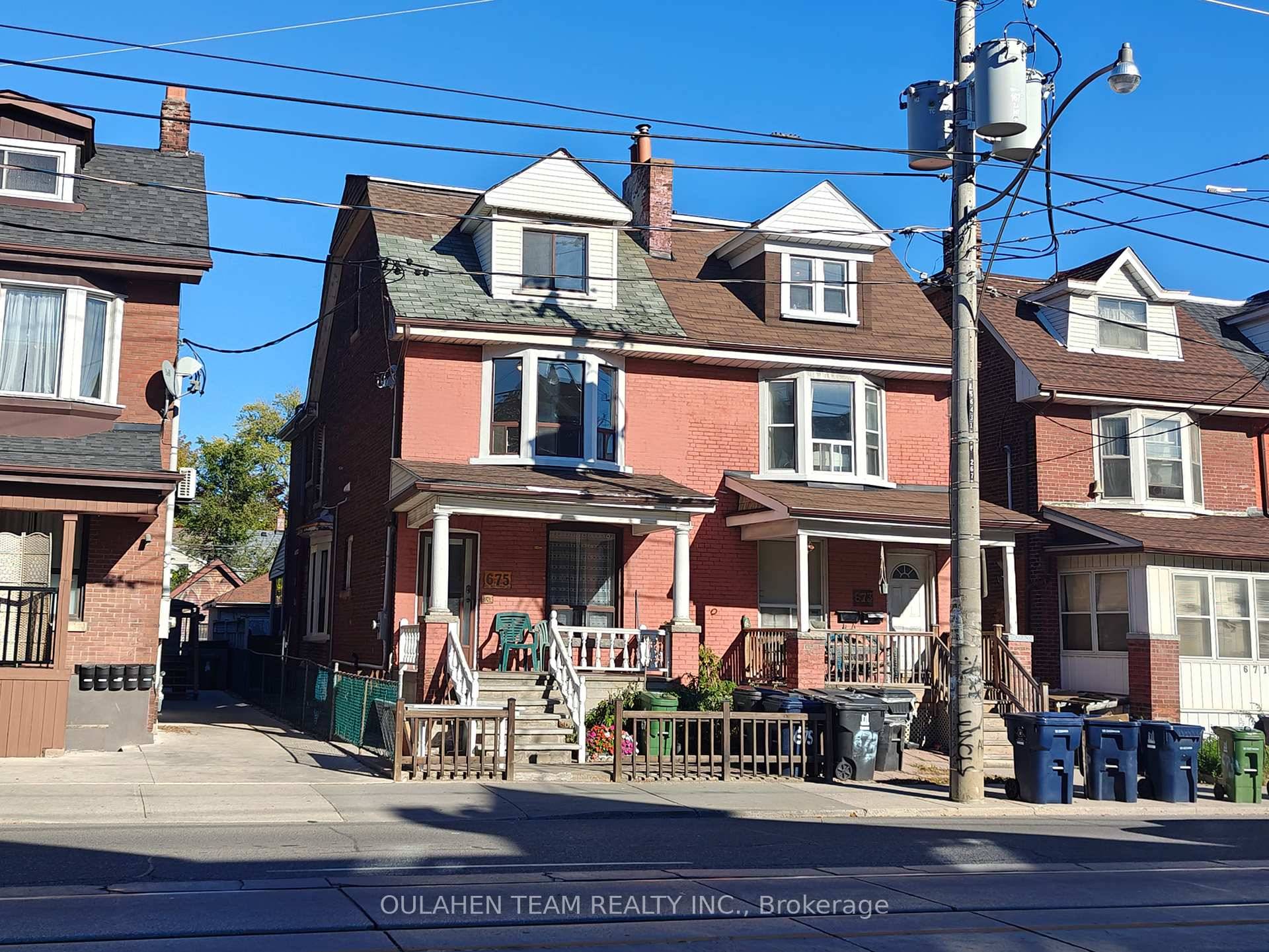 Lease this fully separate 2 bed unit at Bathurst and Harbord.