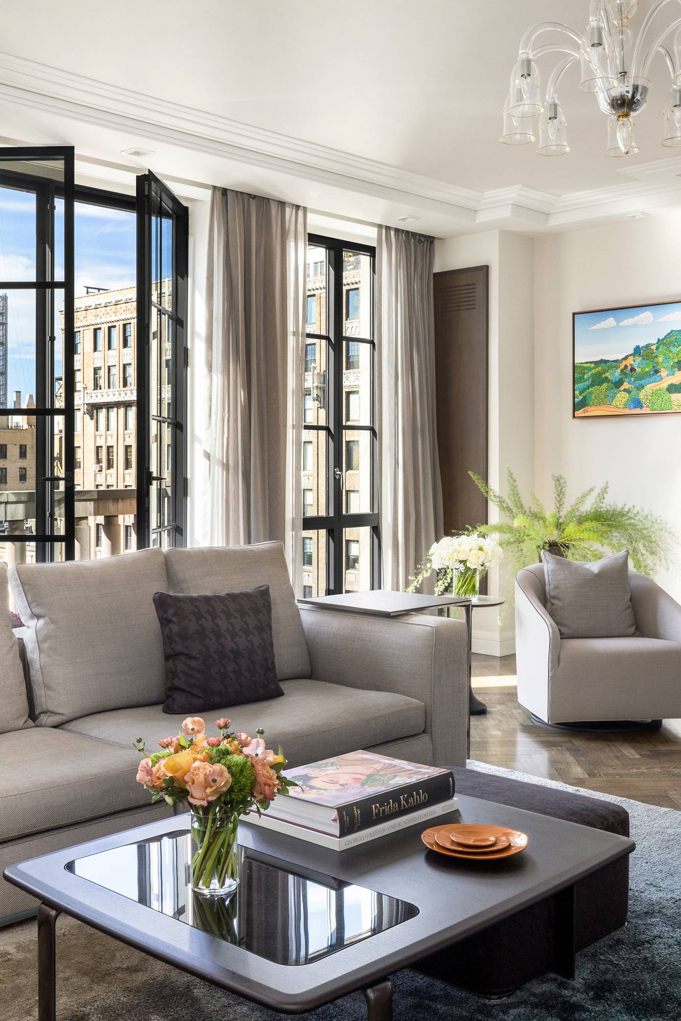 Elegant and contemporary, with stunning western Park Avenue views, this bright and spacious three bedroom duplex spans approximately 2, 500 sq.