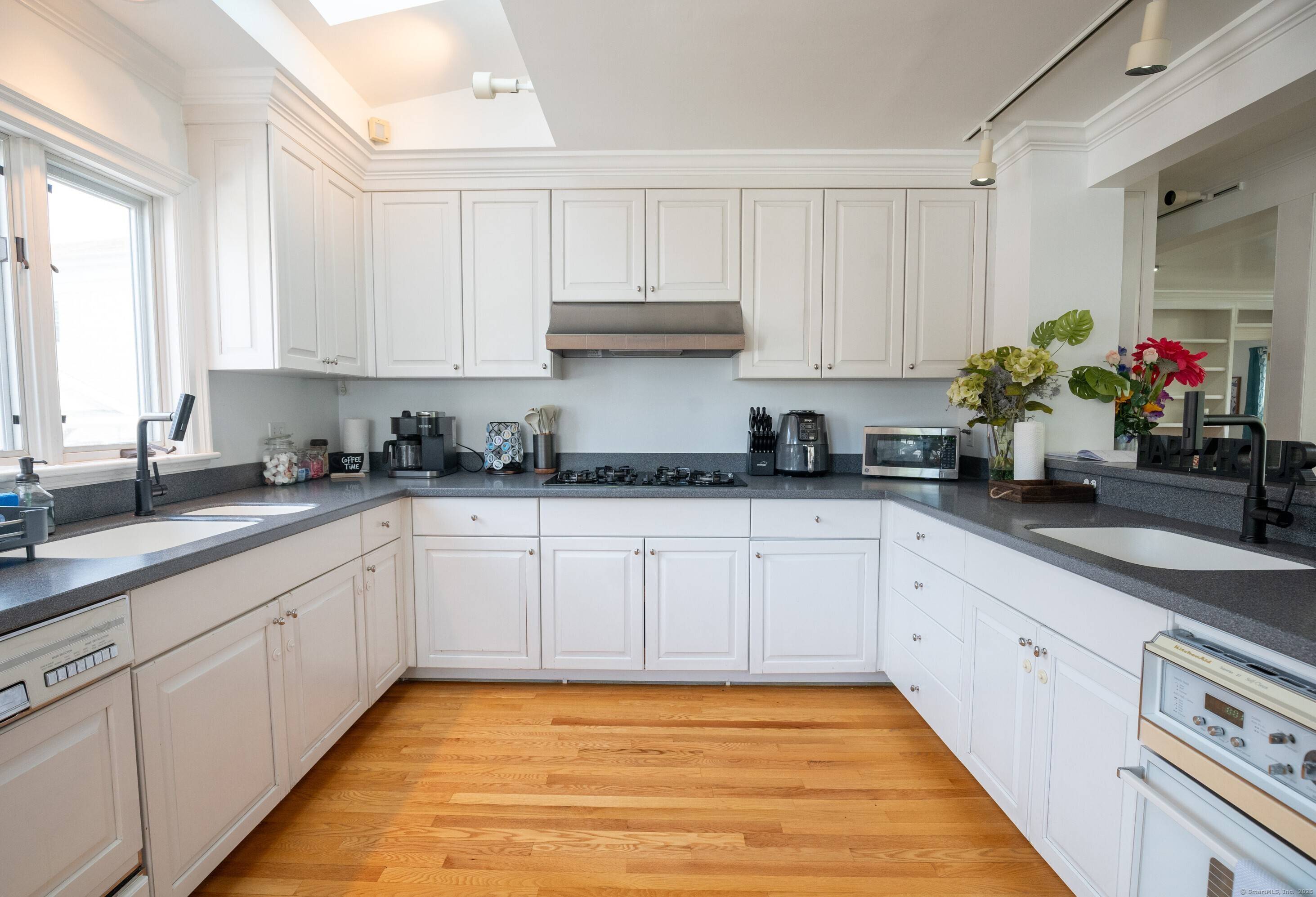 Your Seasonal Escape in Stonington Borough !
